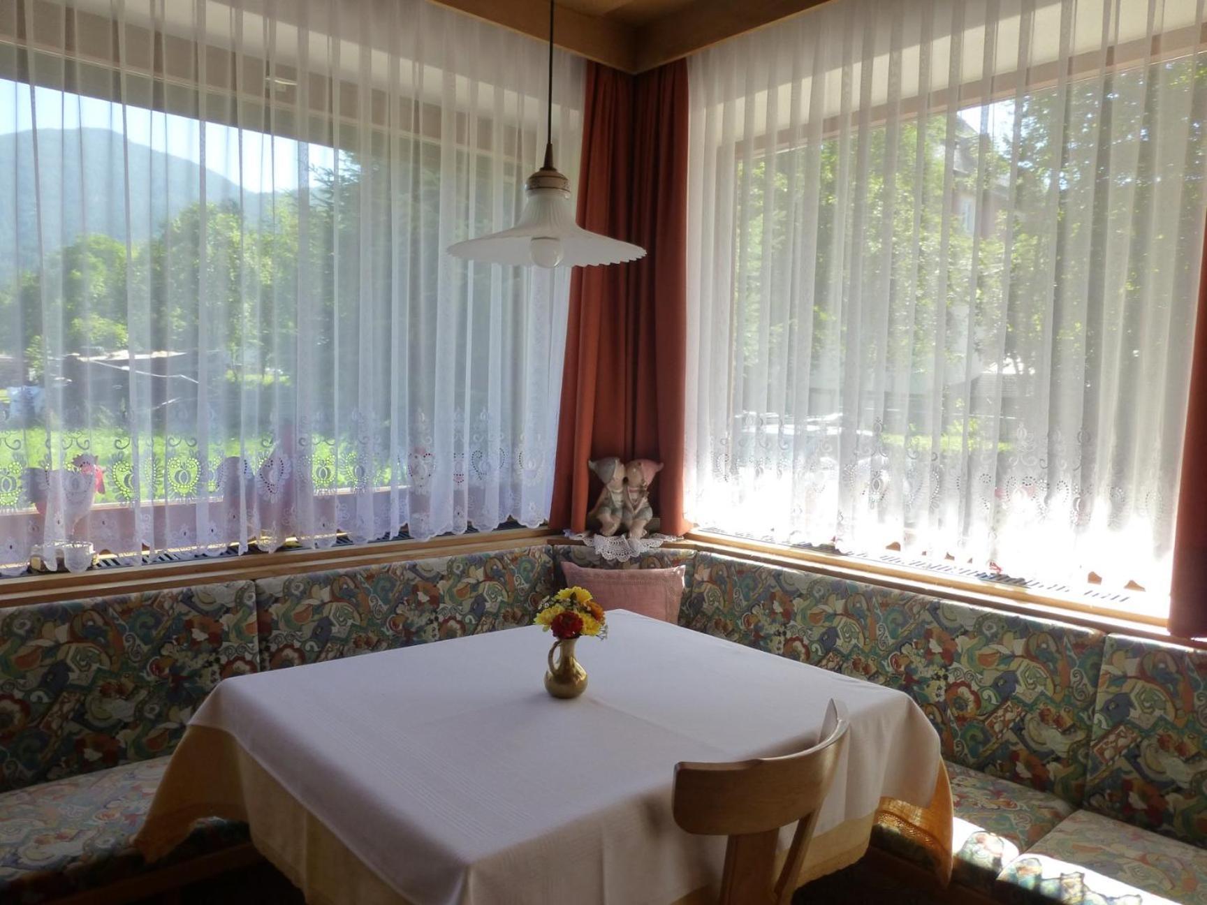 Bed and Breakfast Garni Helfer Dobbiaco Exterior foto